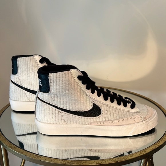 Brand new - Nike white high tops MAW - Picture 2 of 7